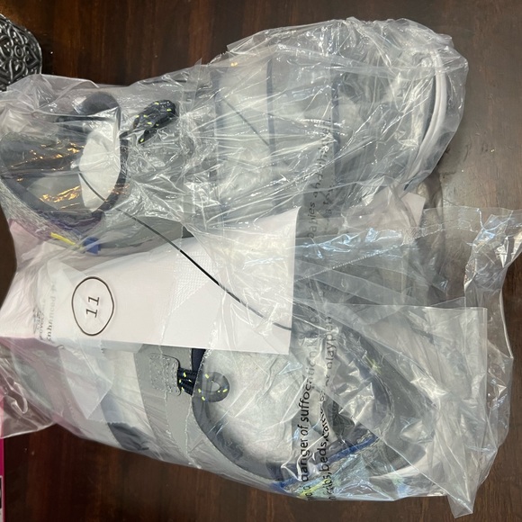 New gray Avia men’s sandals size 11 very comfortable - Picture 2 of 6